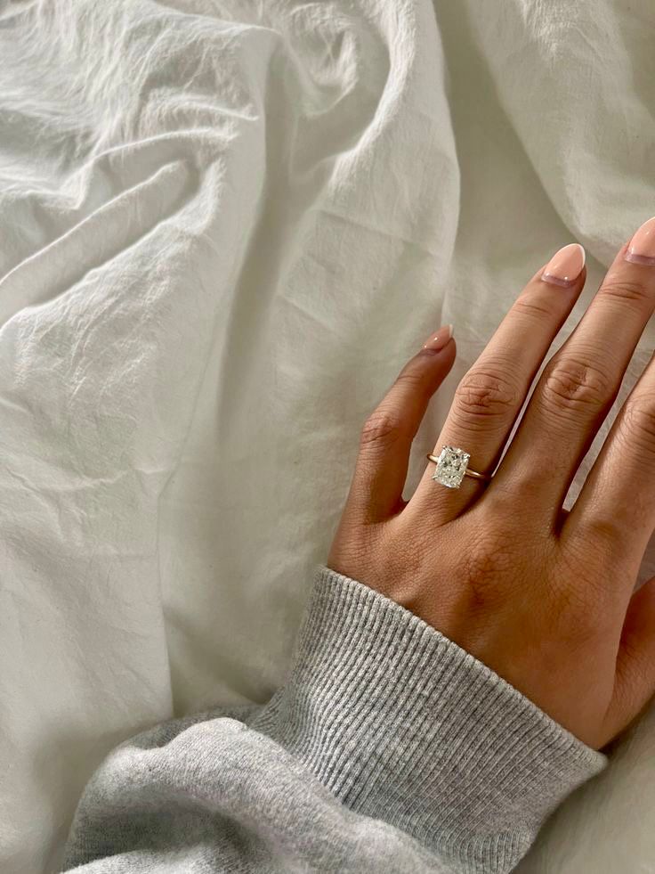 Hailey Moissanite Ring